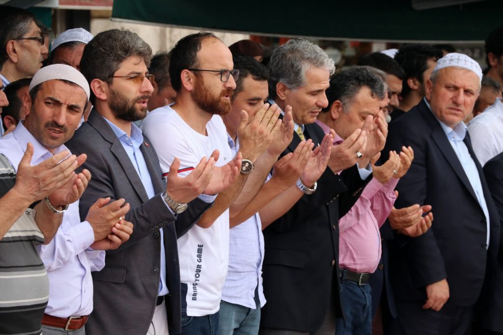 MURSİ İÇİN GIYABİ CENAZE NAMAZI...