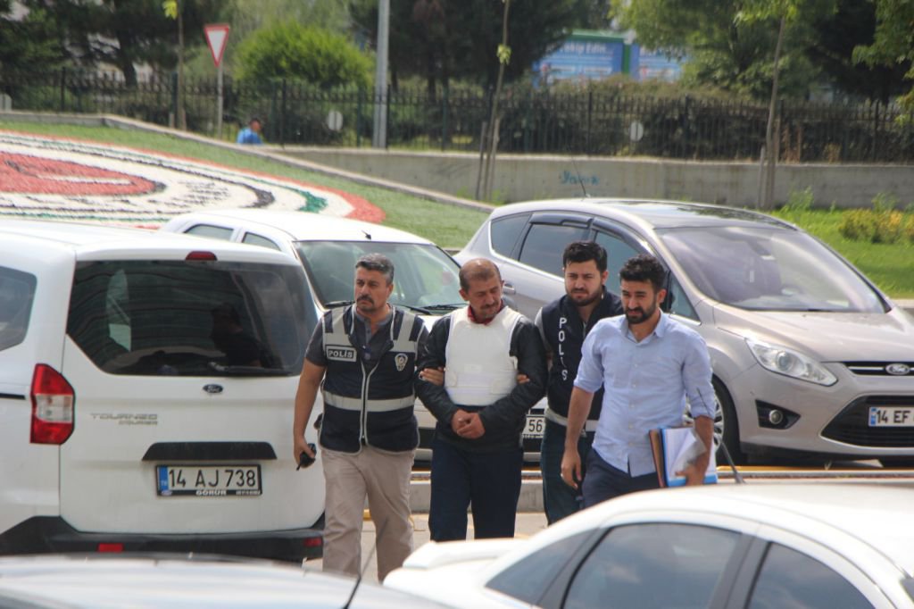 OĞLUNU BIÇAKLADI, ADLİYEYE SEVK EDİLDİ