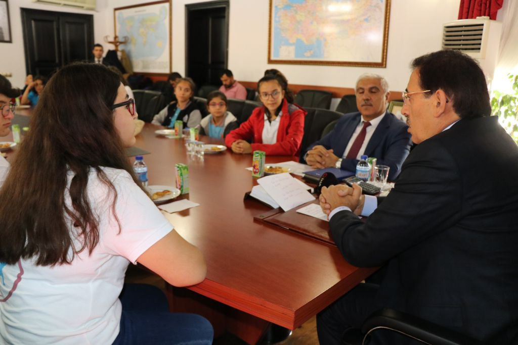 ÖĞRENCİLERDEN ÖRNEK DAVRANIŞ