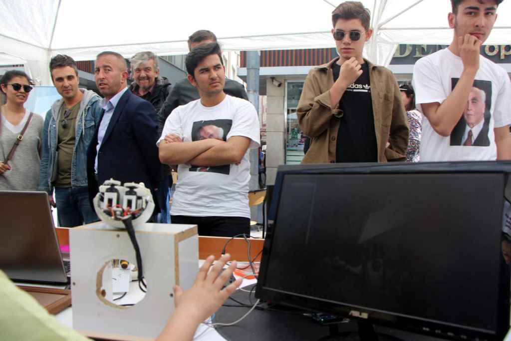 ÖĞRENCİLERİN ALKIŞLANACAK BAŞARISI