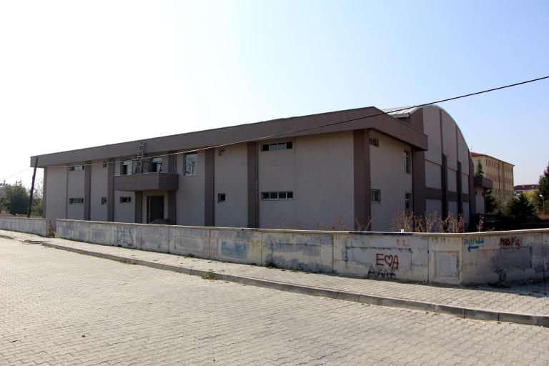 OKULUN SPOR SALONU OLACAKTI AMA..