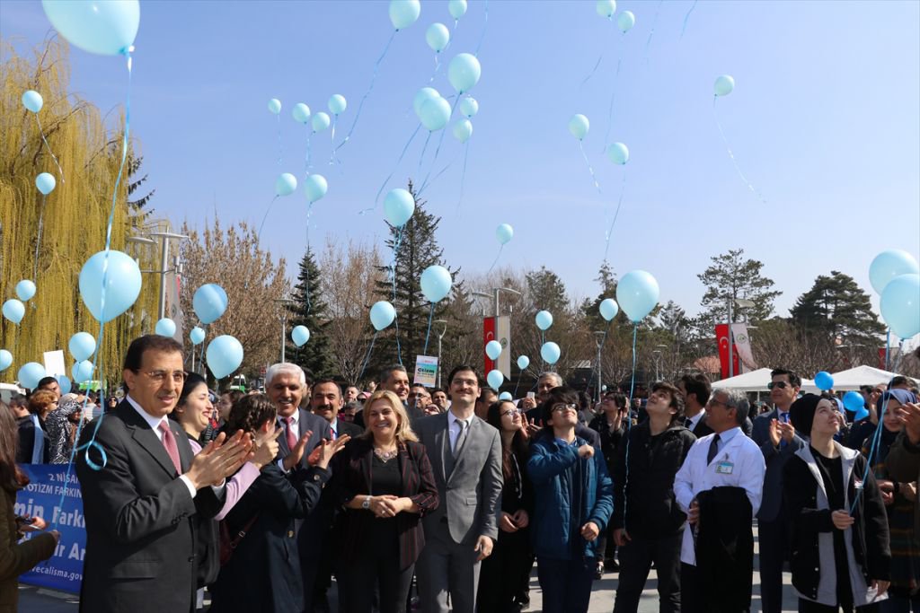 OTİZM FARKINDALIK YÜRÜYÜŞÜ DÜZENLENDİ