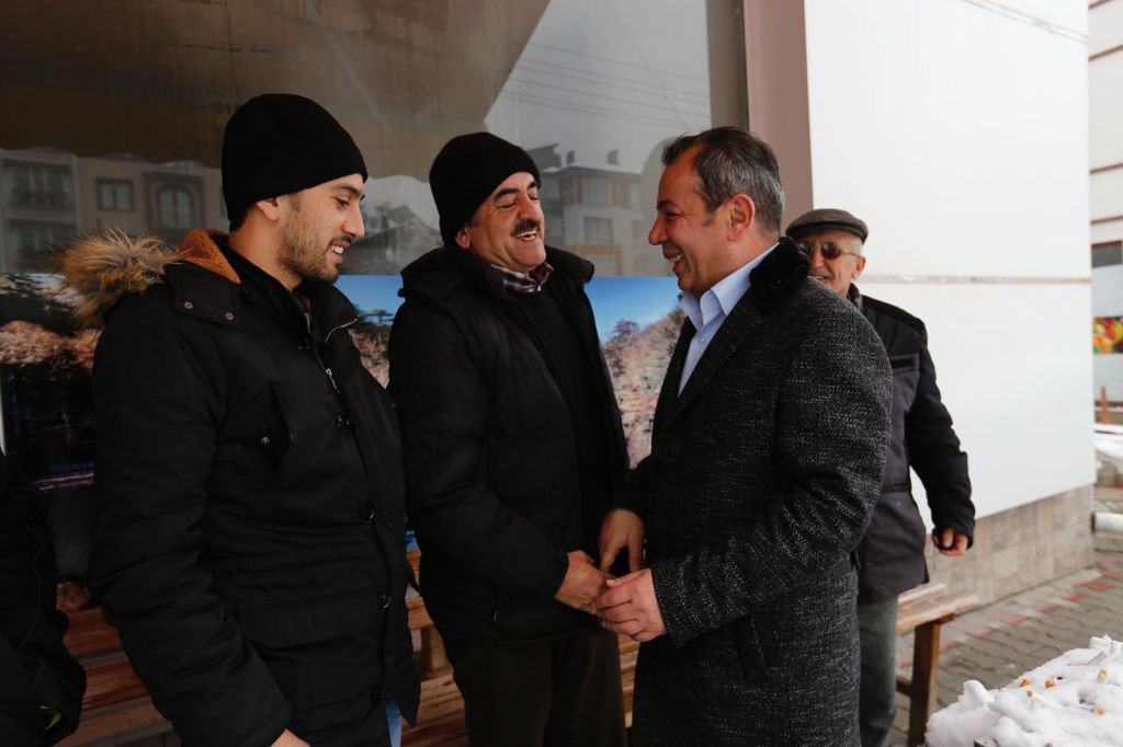 ÖZCAN KAHVEHANELERİ GEZİYOR