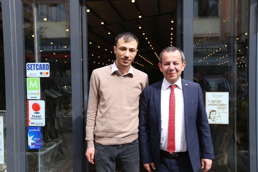 ÖZCAN'I GÖREN KADIN GÖZYAŞLARINI TUTAMADI