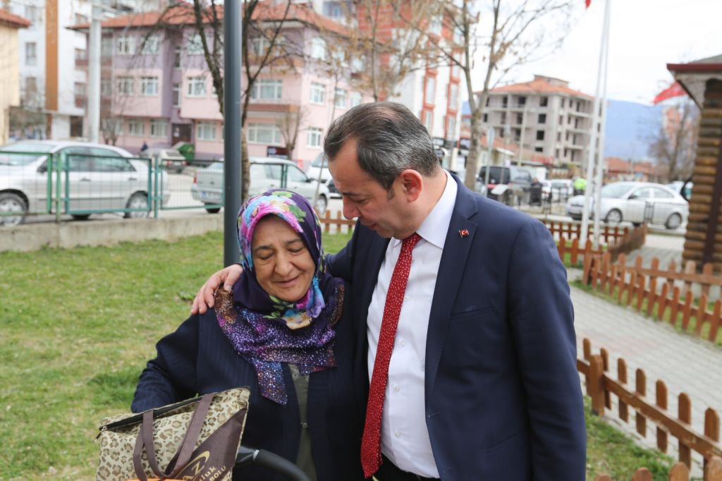 ÖZCAN'I GÖREN KADIN GÖZYAŞLARINI TUTAMADI