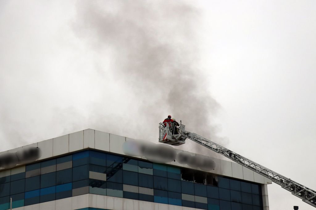 ÖZEL OKULDA YANGIN PANİĞİ