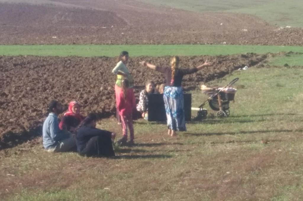 ROMANLARIN EVİ ALEV ALEV YANDI