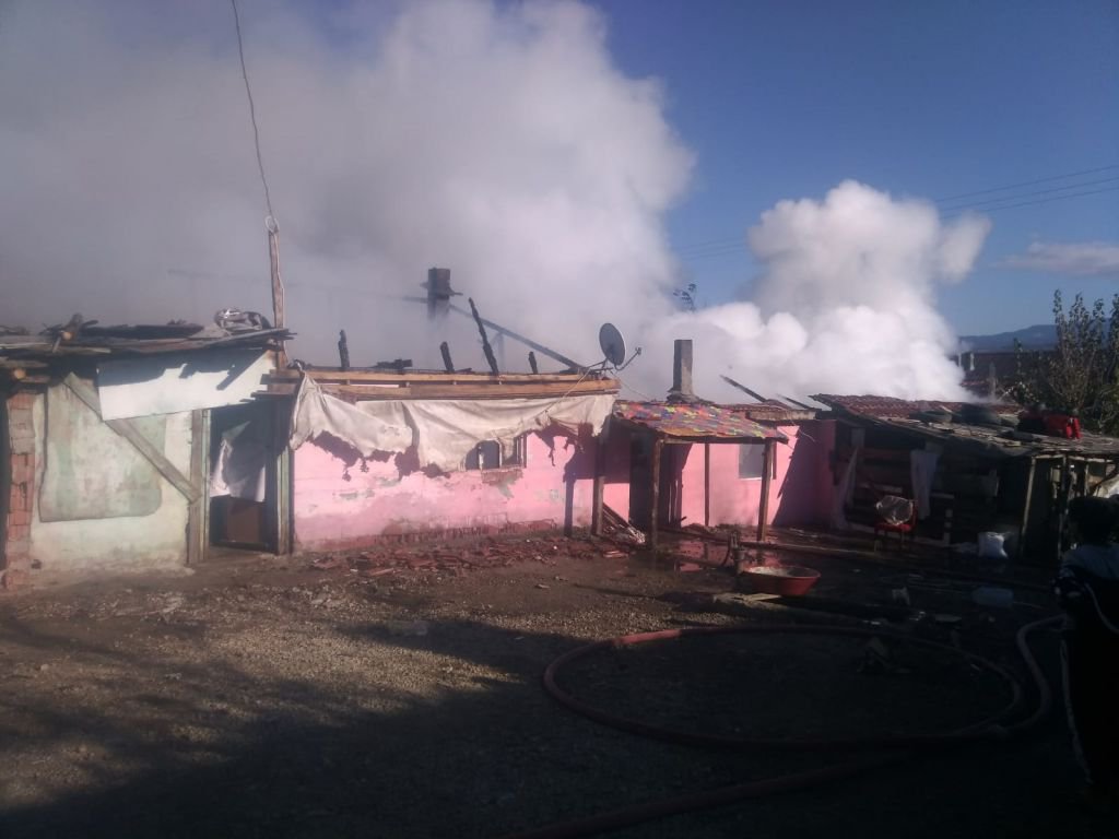 ROMANLARIN EVİ ALEV ALEV YANDI