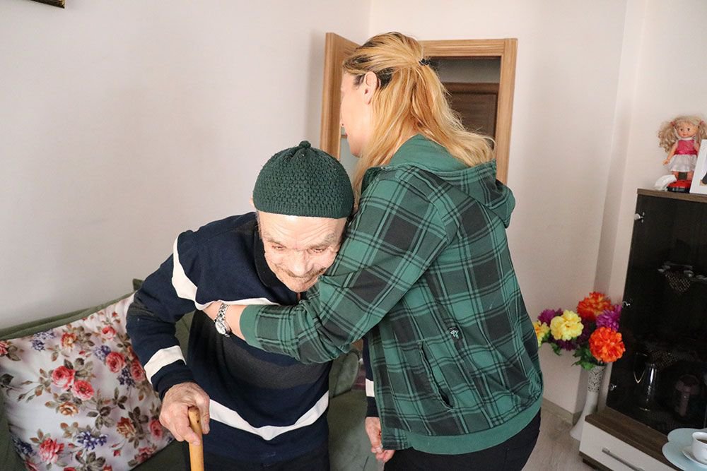 RÜYASINDA GÖRDÜ, YAŞLI ADAMA KOŞTU