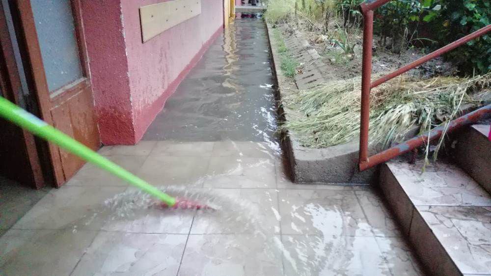 YAĞMUR HAYATI FELÇ ETTİ