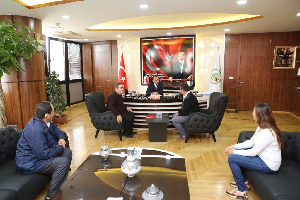 BAŞKAN ÖZCAN'A ANLAMLI ZİYARET