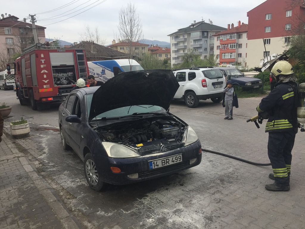 SEYİR HALİNDEKİ OTOMOBİL ALEV ALDI