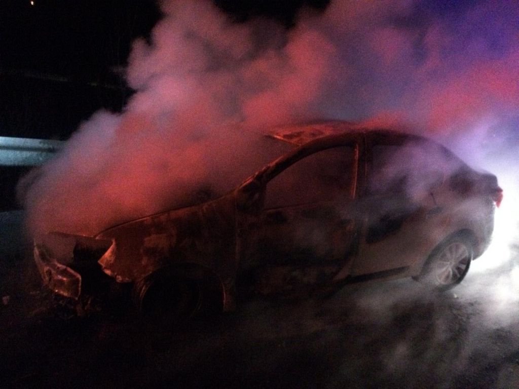 SEYİR HALİNDEKİ OTOMOBİL CAYIR CAYIR YANDI