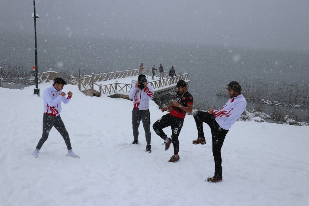 SOĞUĞA MEYDAN OKUDULAR