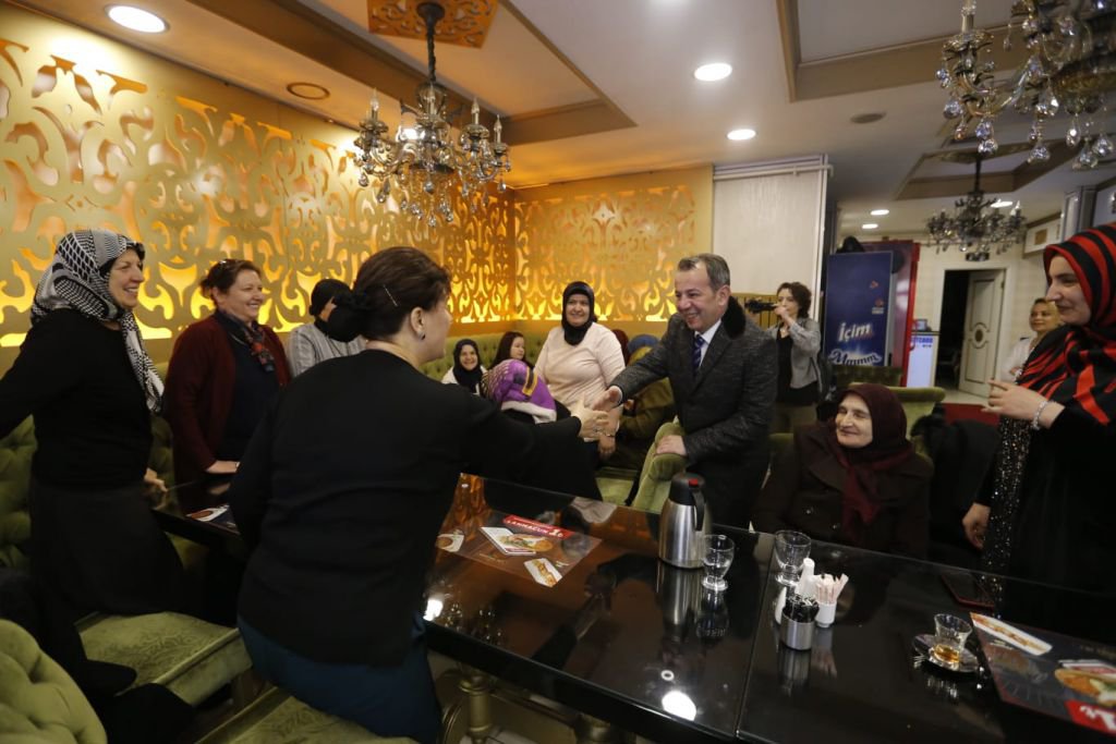 TANJU ÖZCAN ESNAFTAN BÜYÜK İLGİ GÖRDÜ