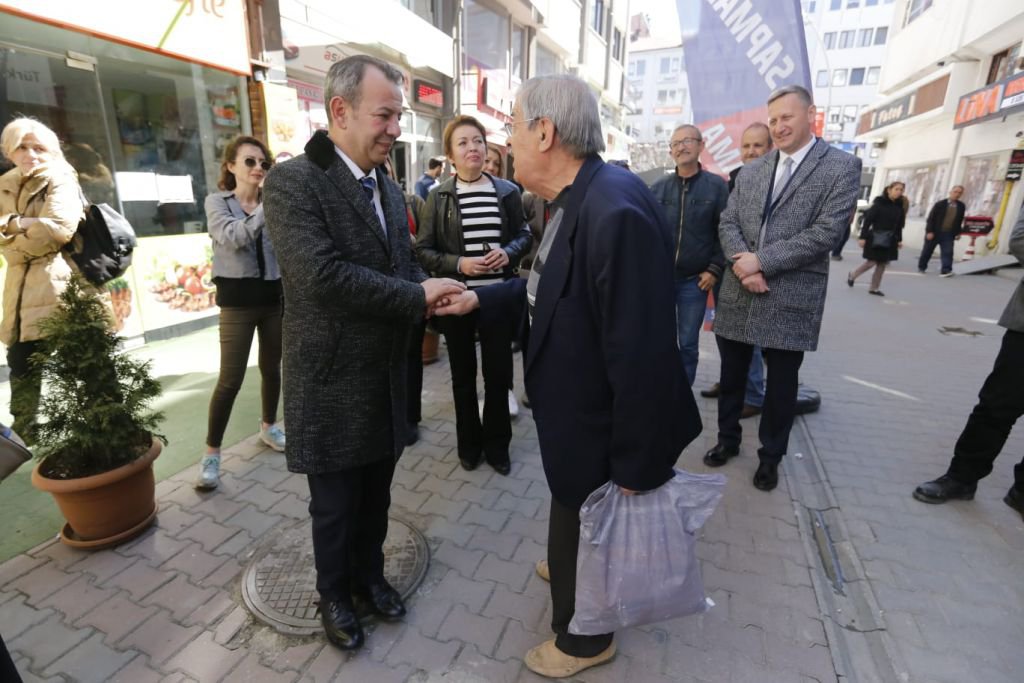 TANJU ÖZCAN ESNAFTAN BÜYÜK İLGİ GÖRDÜ