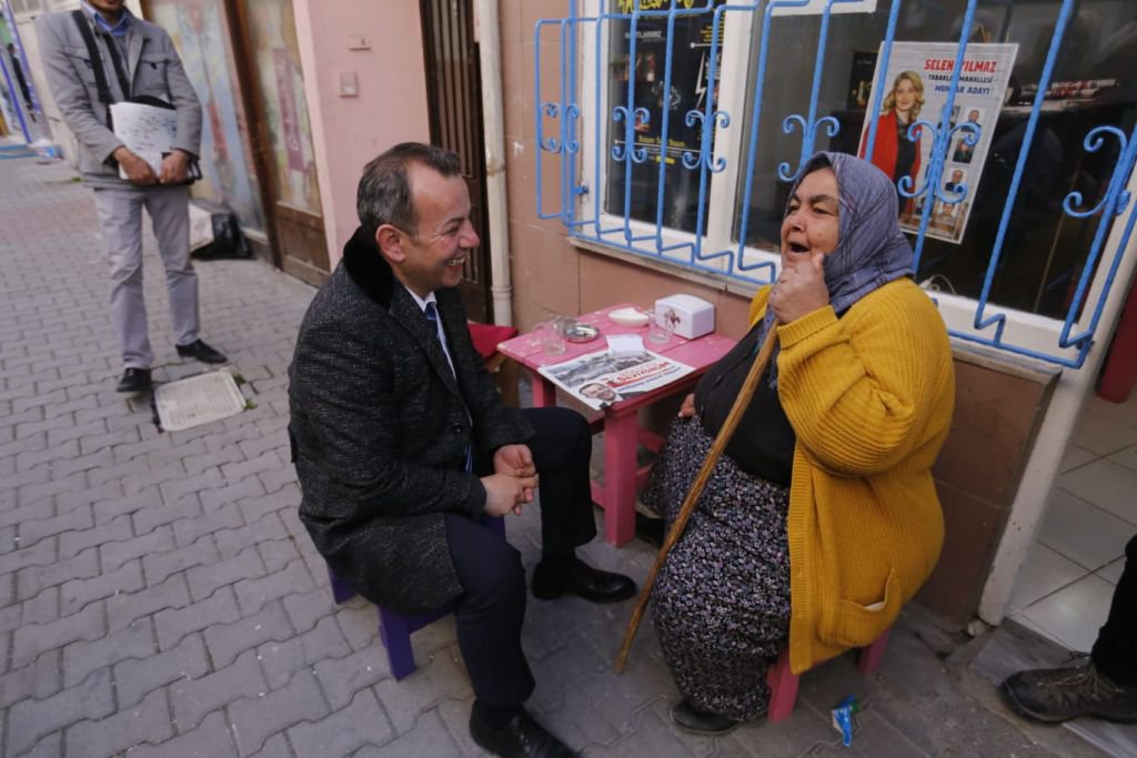 TANJU ÖZCAN ESNAFTAN BÜYÜK İLGİ GÖRDÜ