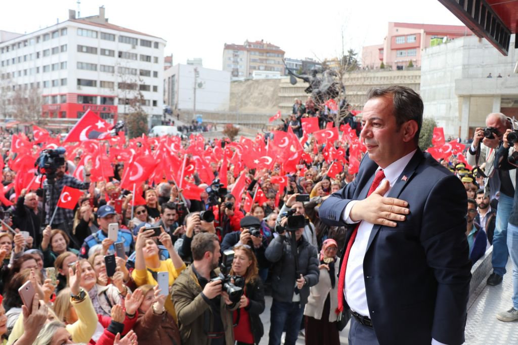 TANJU ÖZCAN GÖRKEMLİ TÖRENLE GÖREVE BAŞLADI