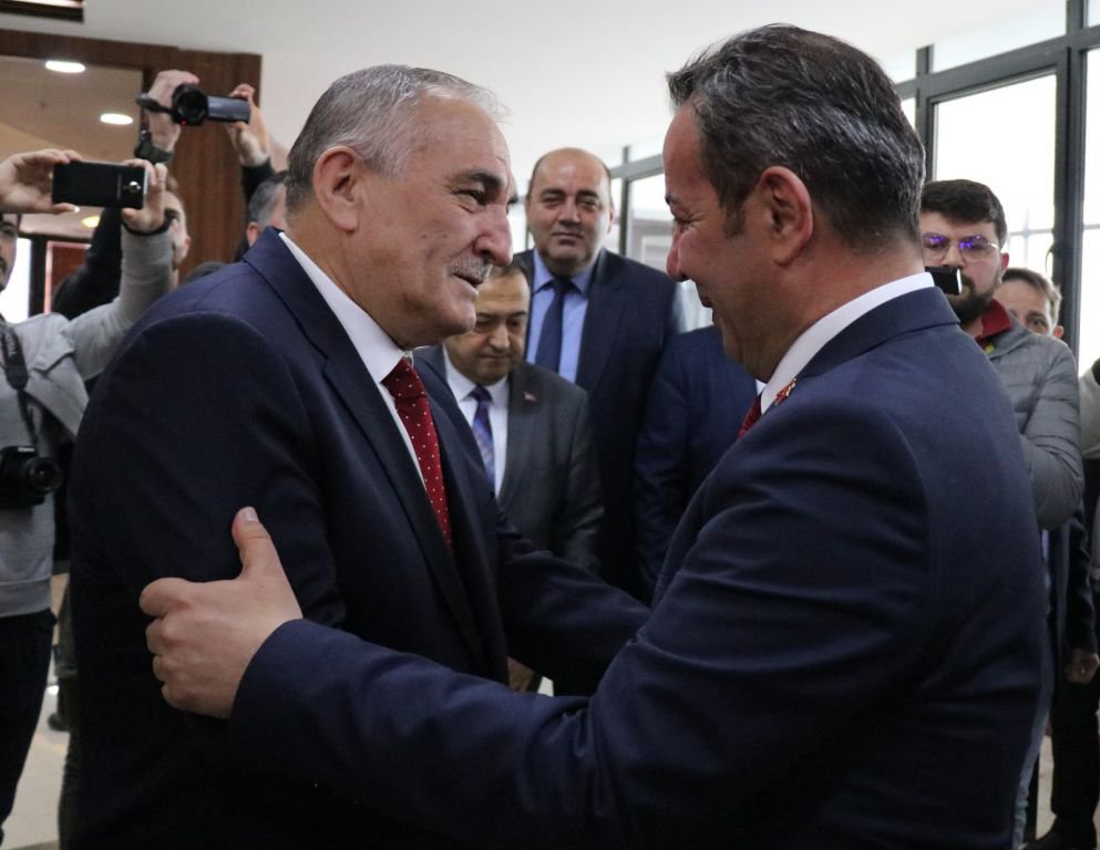 TANJU ÖZCAN GÖRKEMLİ TÖRENLE GÖREVE BAŞLADI