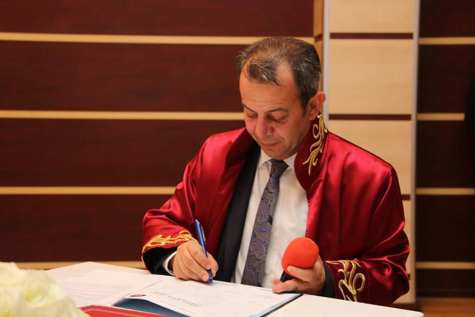 TANJU ÖZCAN İLK NİKANI KIYDI