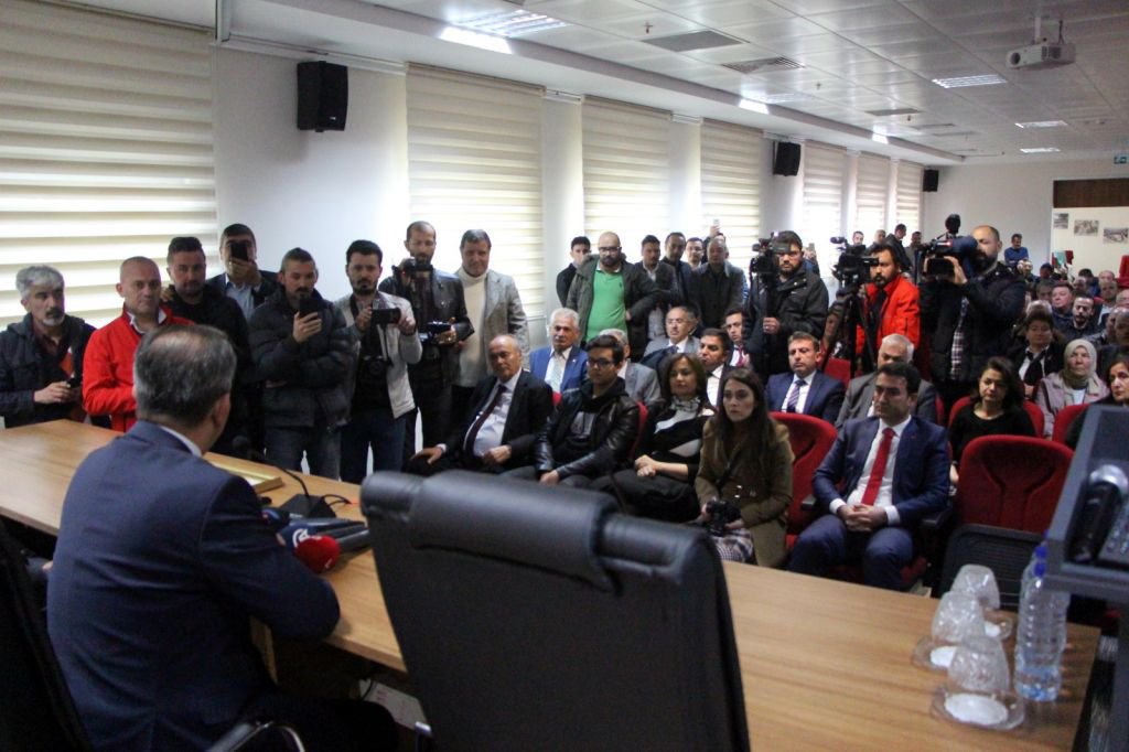 TANJU ÖZCAN RESMEN BAŞKAN...