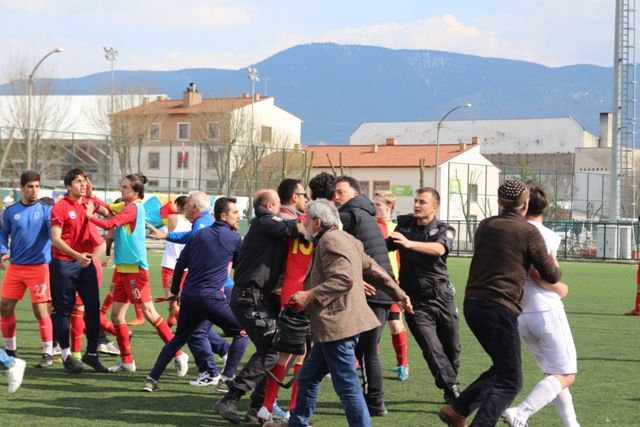 TEKME VE YUMRUKLAR HAVADA UÇUŞTU