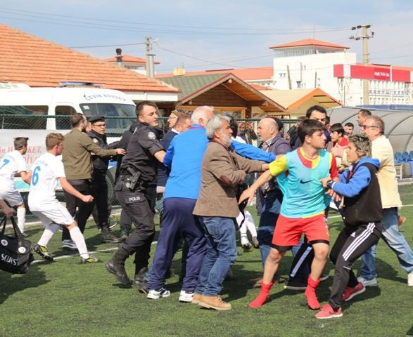 TEKME VE YUMRUKLAR HAVADA UÇUŞTU