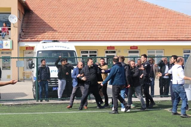 TEKME VE YUMRUKLAR HAVADA UÇUŞTU