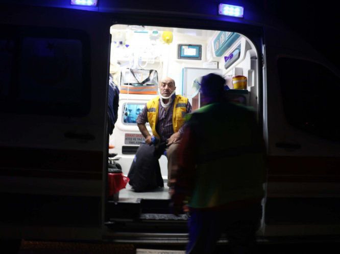 TRAKTÖR İLE TIR BİRBİRİNE GİRDİ !