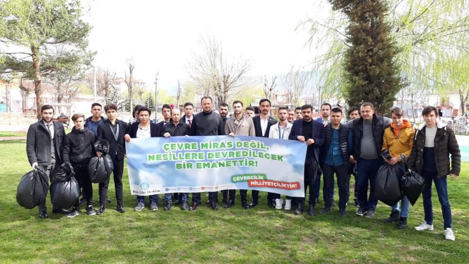 ÜLKÜCÜLER ÇEVRE TEMİZLİĞİ YAPTI