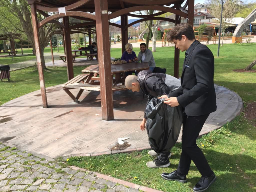 ÜLKÜCÜLER ÇEVRE TEMİZLİĞİ YAPTI