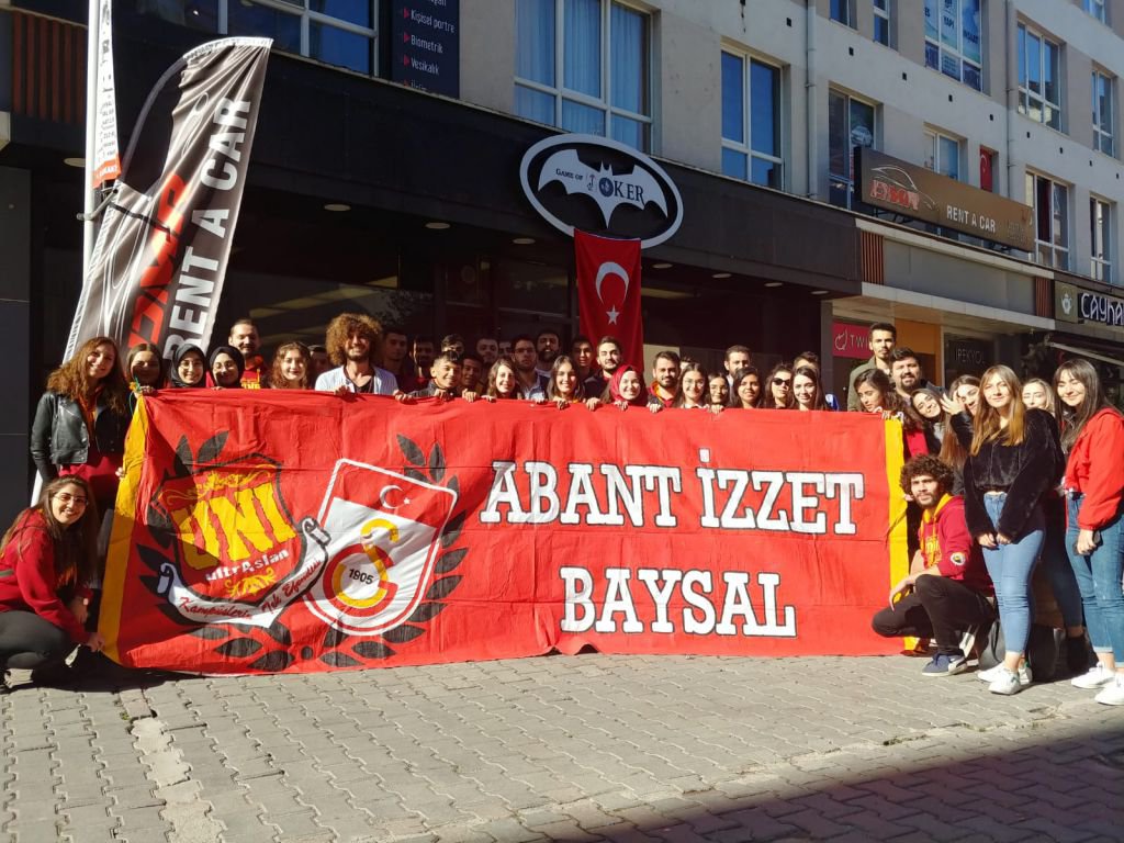ULTRASLANLAR KAHVALTIDA BULUŞTU