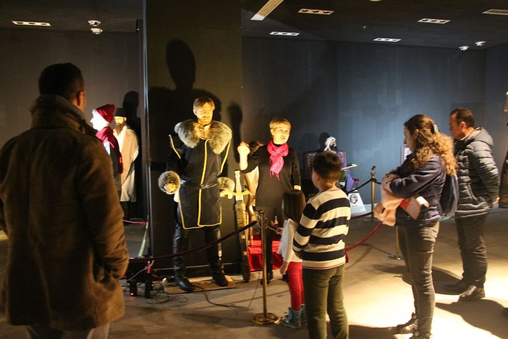 ÜNLÜLERİN BALMUMLARI BOLU'DA...