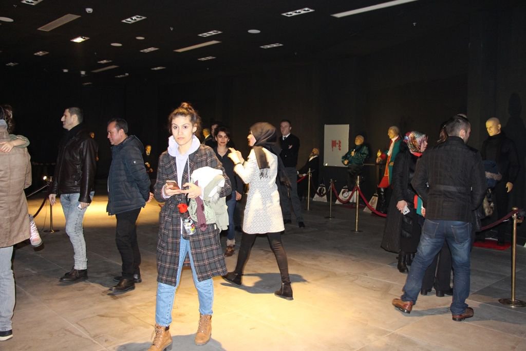 ÜNLÜLERİN BALMUMLARI BOLU'DA...