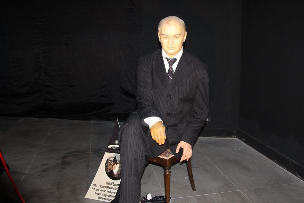 ÜNLÜLERİN BALMUMLARI BOLU'DA...