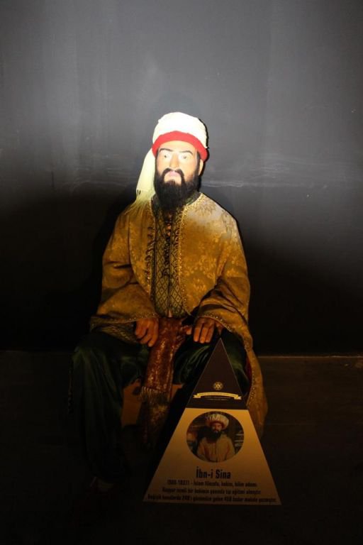 ÜNLÜLERİN BALMUMLARI BOLU'DA...