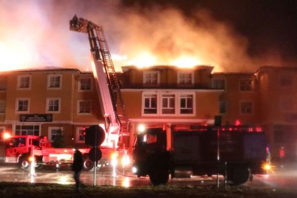 VALİ ÜMİT FACİADAN DÖNÜLEN POLİS EVİNDE...