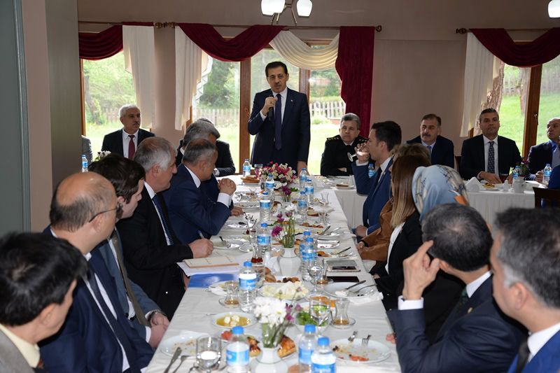 VALİ ÜMİT MÜDÜRLERLE BİR ARAYA GELDİ