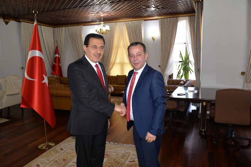 VALİ ÜMİT, TEBRİKLERİ KABUL ETTİ