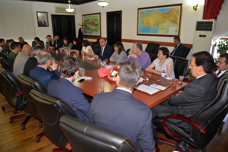 VALİ ÜMİT TURİZM TEMSİLCİLERİYLE BULUŞTU