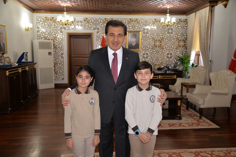 VALİ ÜMİT'E 23 NİSAN ZİYARETİ