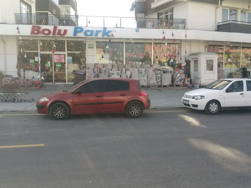 YENİ YOL VE KALDIRIMA İSYAN ETTİ !