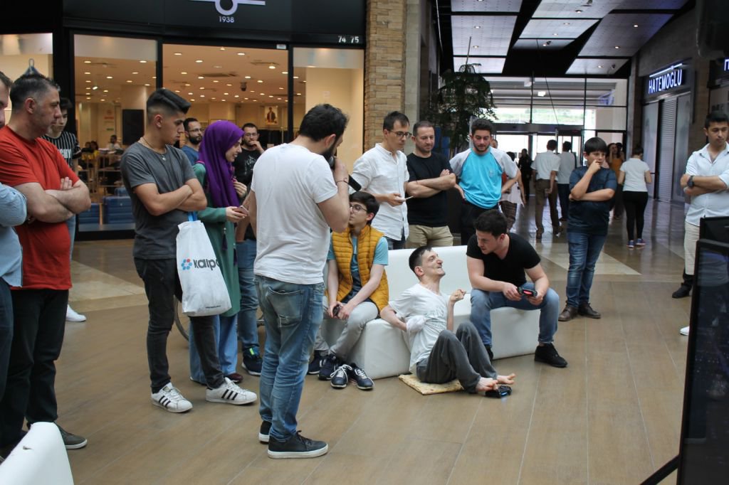 YETENEĞİYLE YARIŞMAYA DAMGA VURDU