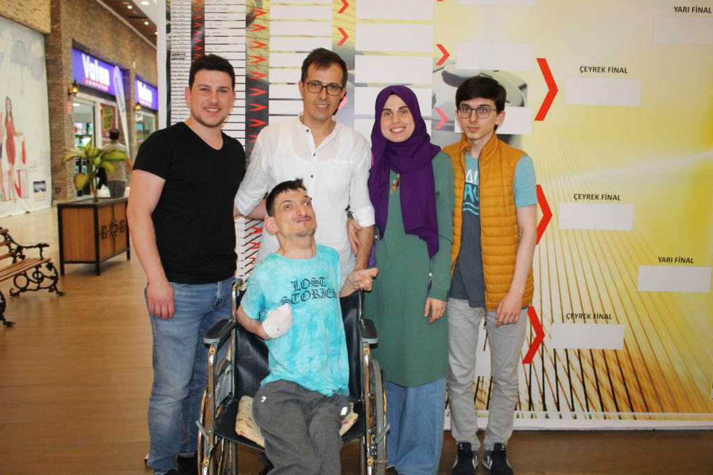 YETENEĞİYLE YARIŞMAYA DAMGA VURDU