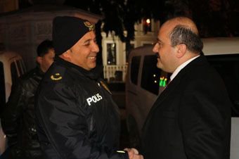 YILBAŞI GECESİ KAPI KAPI GEZDİ