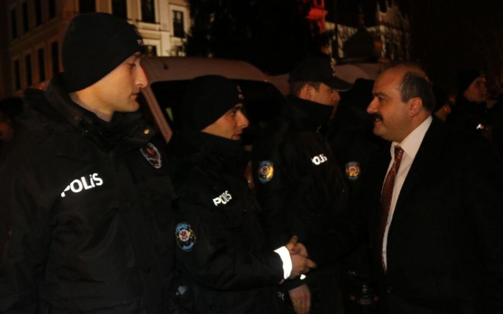 YILBAŞI GECESİ KAPI KAPI GEZDİ