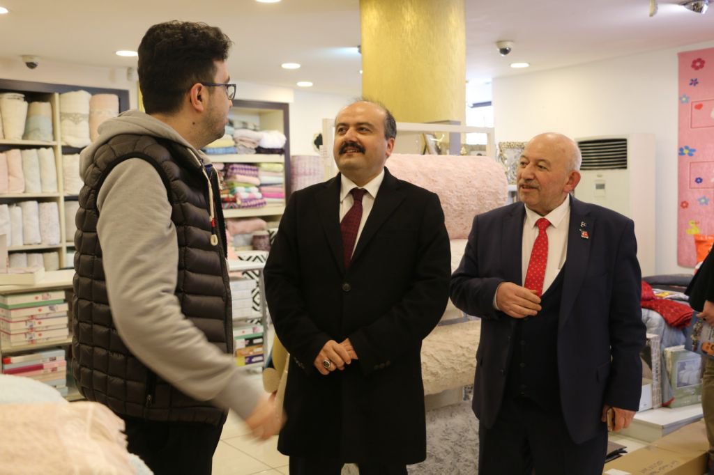 YUKARI ÇARŞI ESNAFI MUTLU....