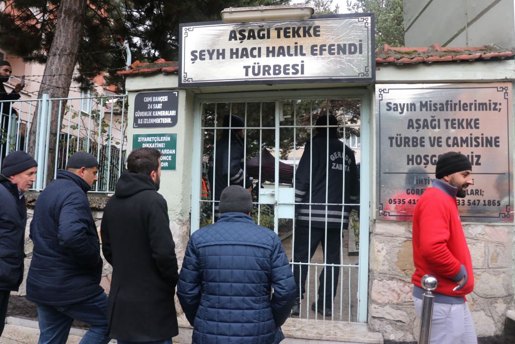 YUSUF HOCA SON YOLCULUĞUNA UĞURLANDI