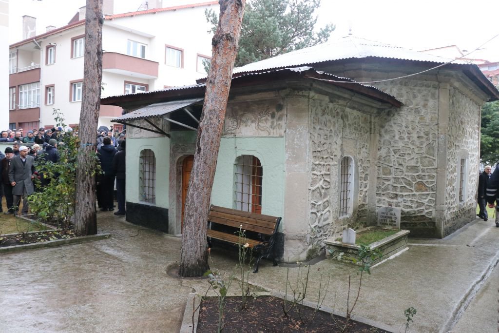 YUSUF HOCA SON YOLCULUĞUNA UĞURLANDI