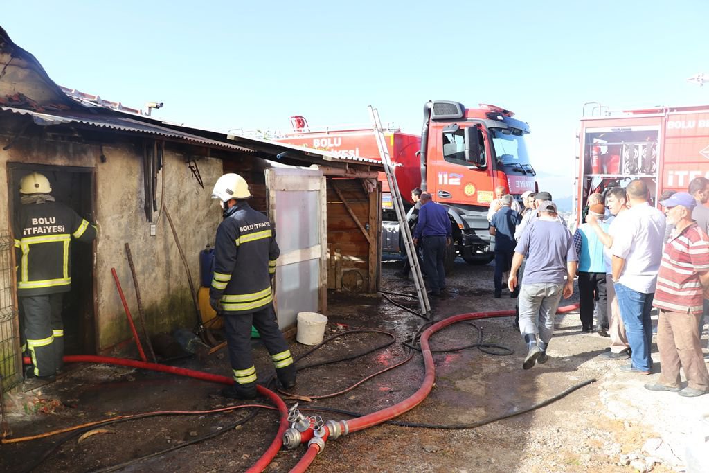 YÜZLERCE HİNDİ YANMAKTAN KURTARILDI